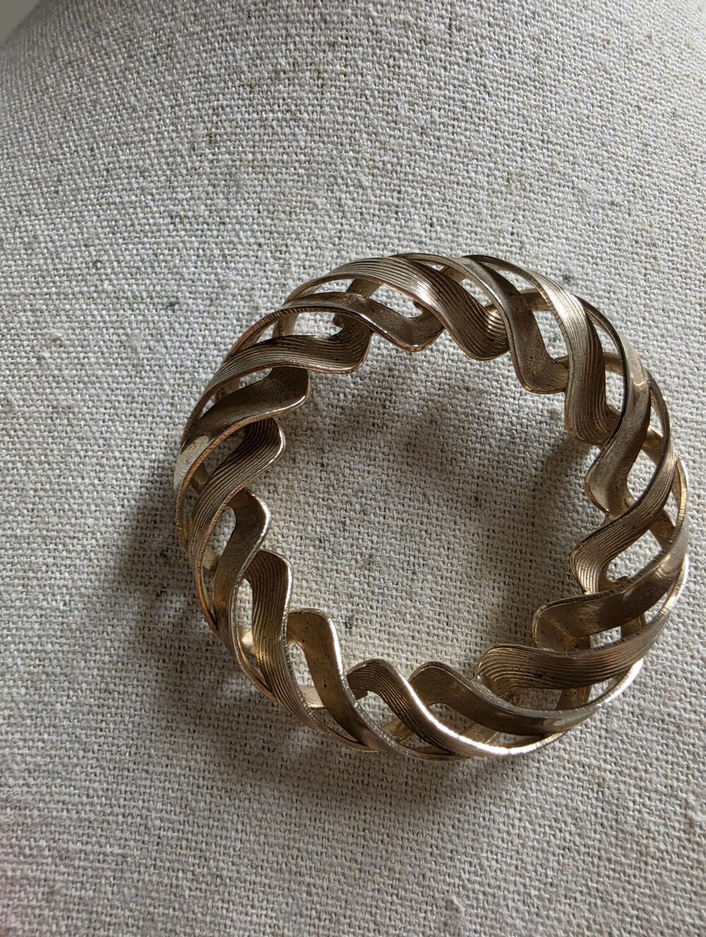 Vintage Twisted Circular Brooch in Gold Tone